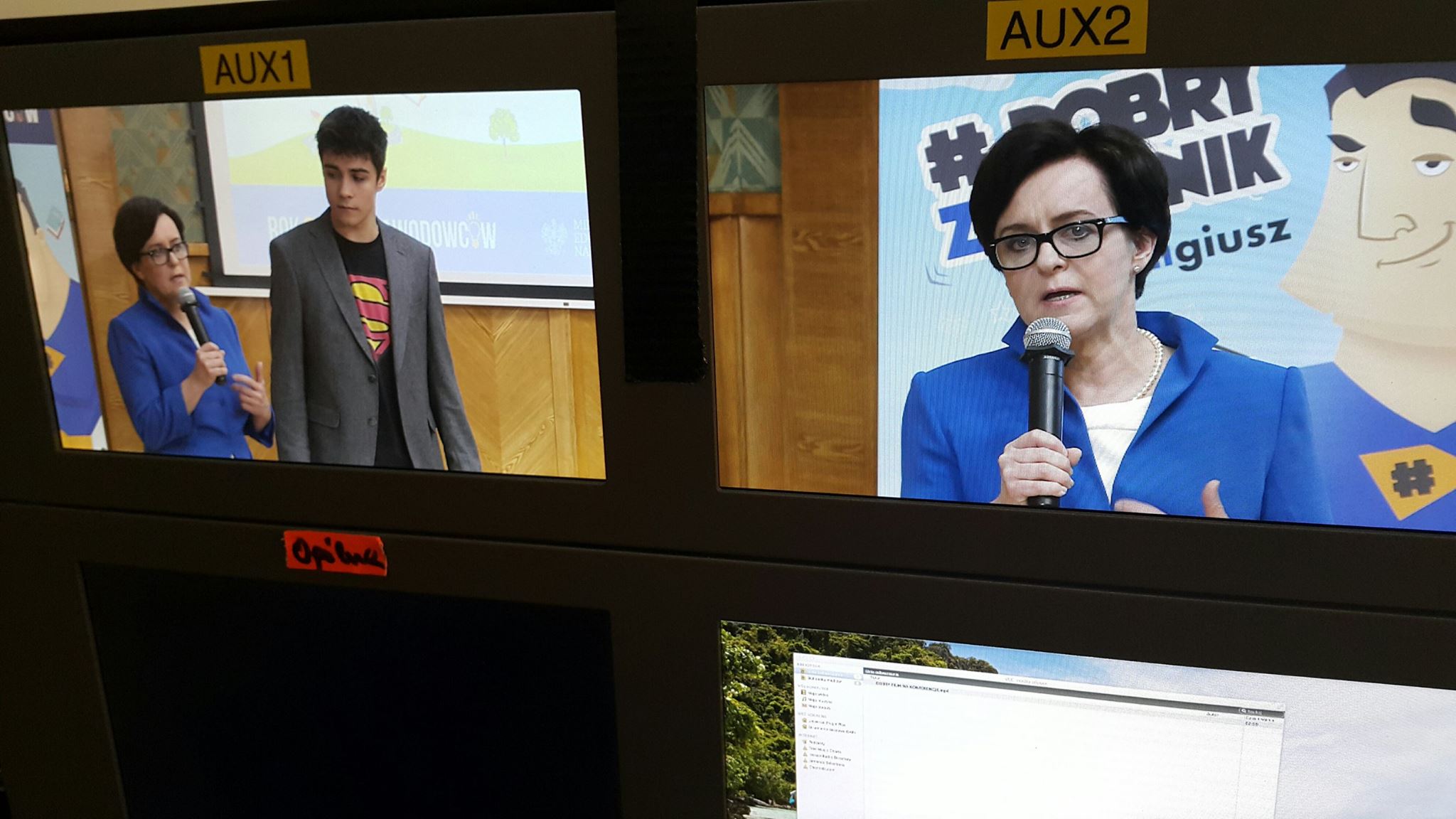 streaming-konferencje-prasowe-ekrany