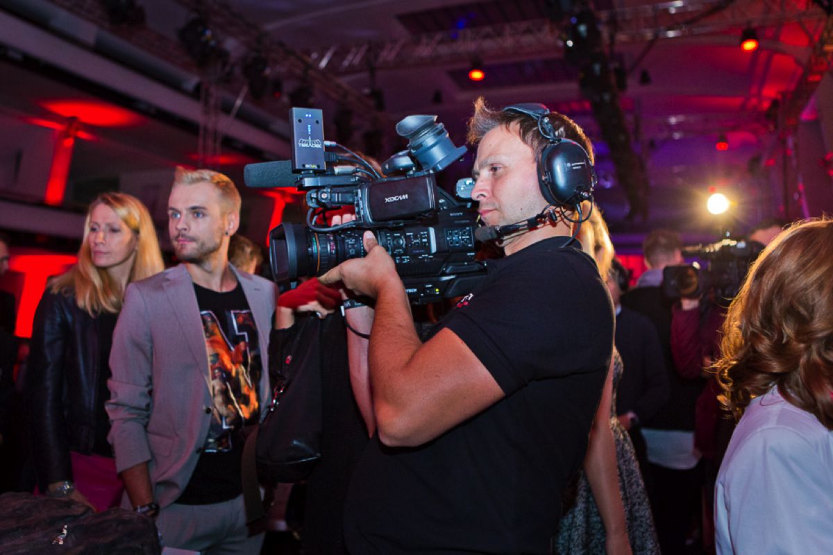 Live streaming on Youtube cameraman